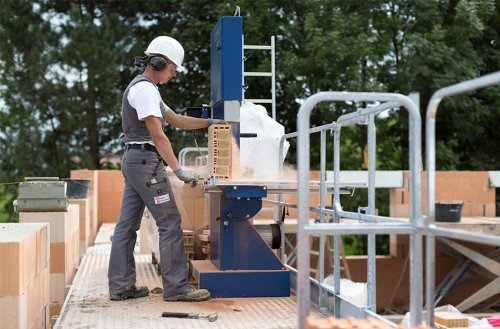 Pásová píla na stavebné materiály